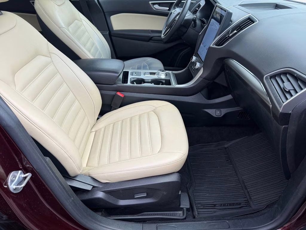 2022 Burgundy Velvet Metallic Tinted Clearcoat Ford Edge SEL w/Panoramic Vista Roof AWD SUV