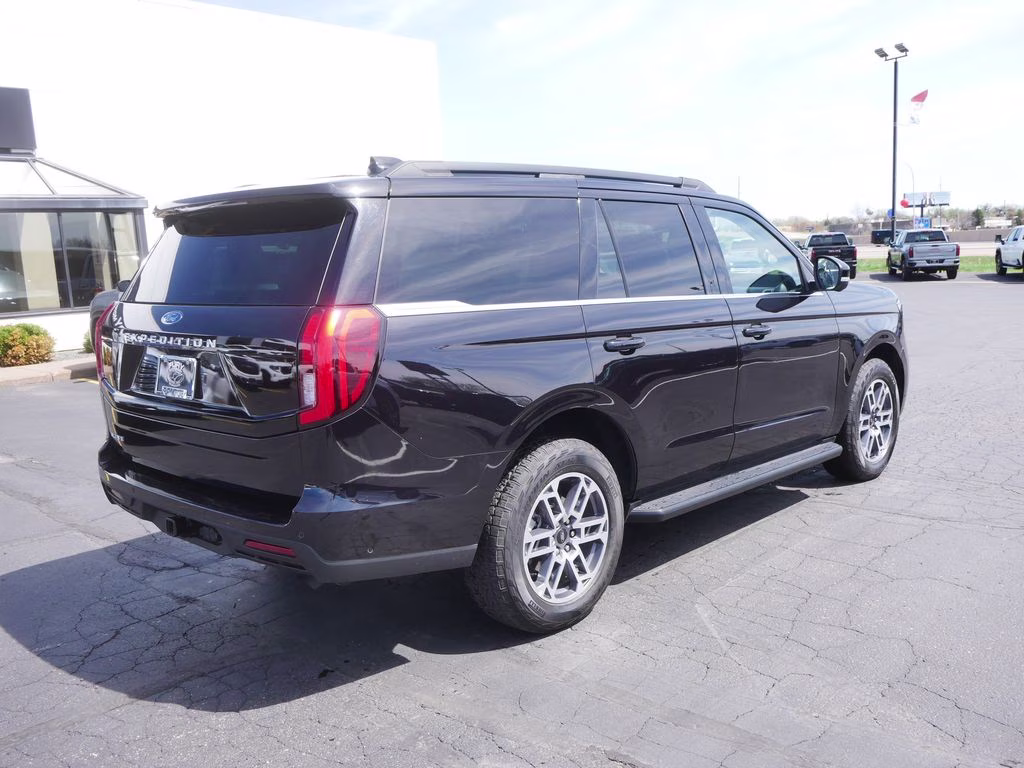 2025 Black Ford Expedition Active 4X4 SUV