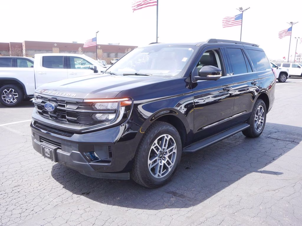 2025 Black Ford Expedition Active 4X4 SUV