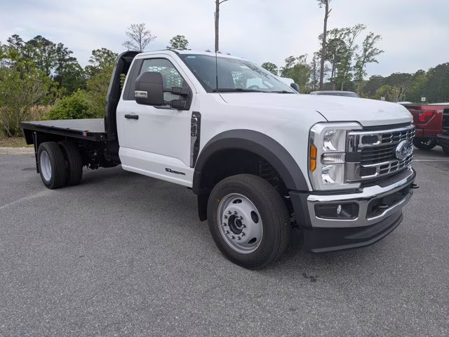 2026 Oxford White Ford Super Duty F-550 DRW XL 4X4 Truck