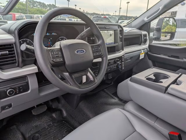 2026 Oxford White Ford Super Duty F-550 DRW XL 4X4 Truck