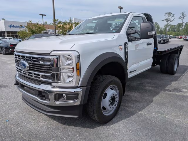 2026 Oxford White Ford Super Duty F-550 DRW XL 4X4 Truck