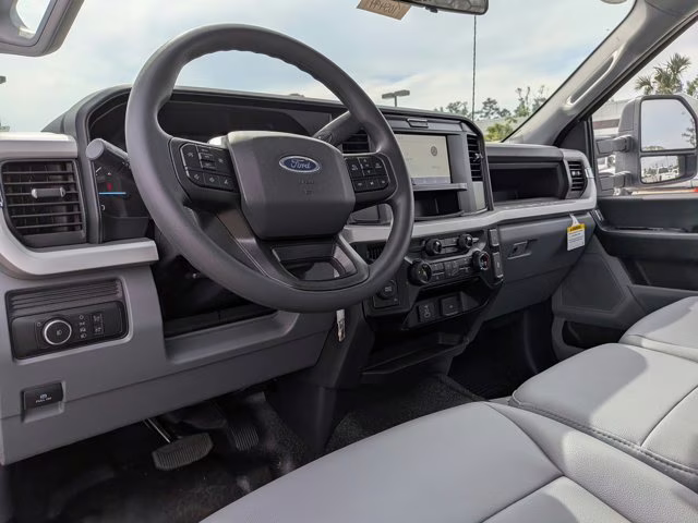 2026 Oxford White Ford Super Duty F-550 DRW XL 4X4 Truck