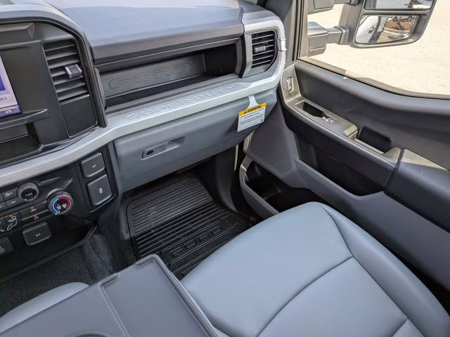 2026 Oxford White Ford Super Duty F-550 DRW XL 4X4 Truck