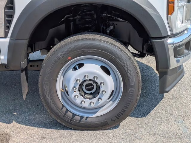 2026 Oxford White Ford Super Duty F-550 DRW XL 4X4 Truck