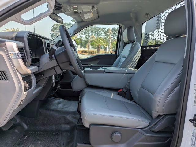 2026 Oxford White Ford Super Duty F-550 DRW XL 4X4 Truck