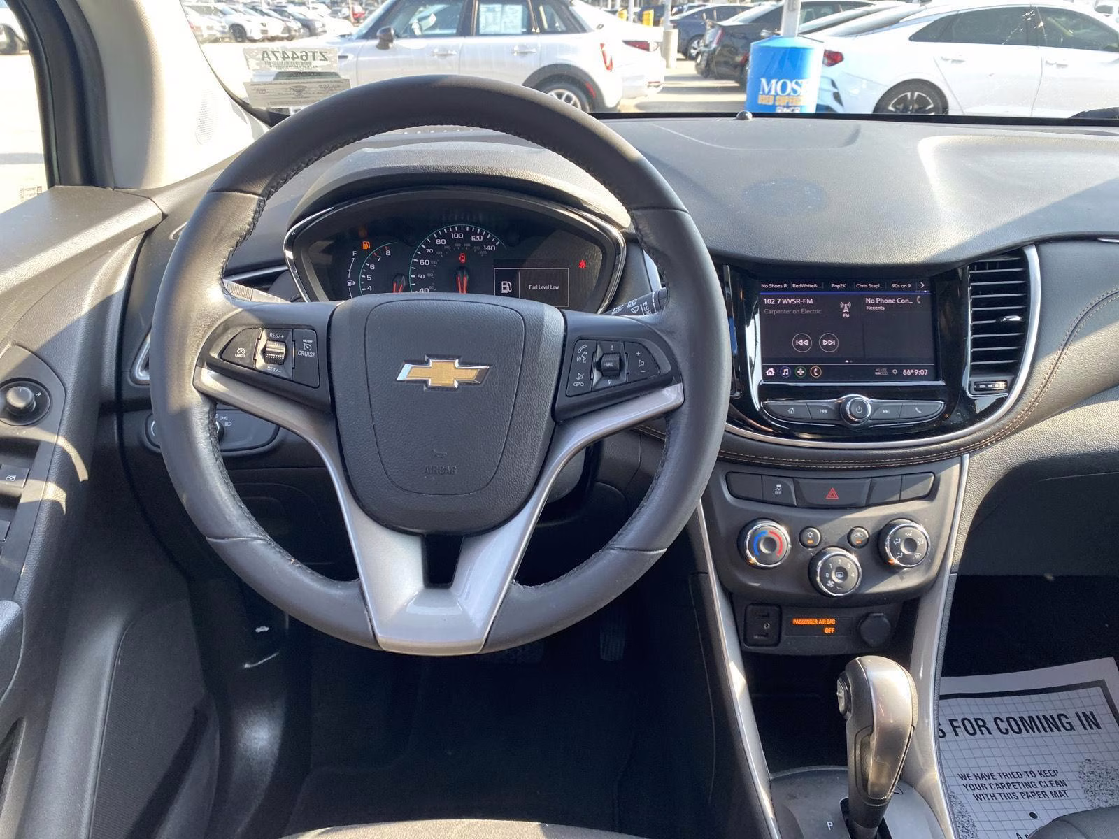 2022 Silver Ice Metallic Chevrolet Trax LT AWD SUV