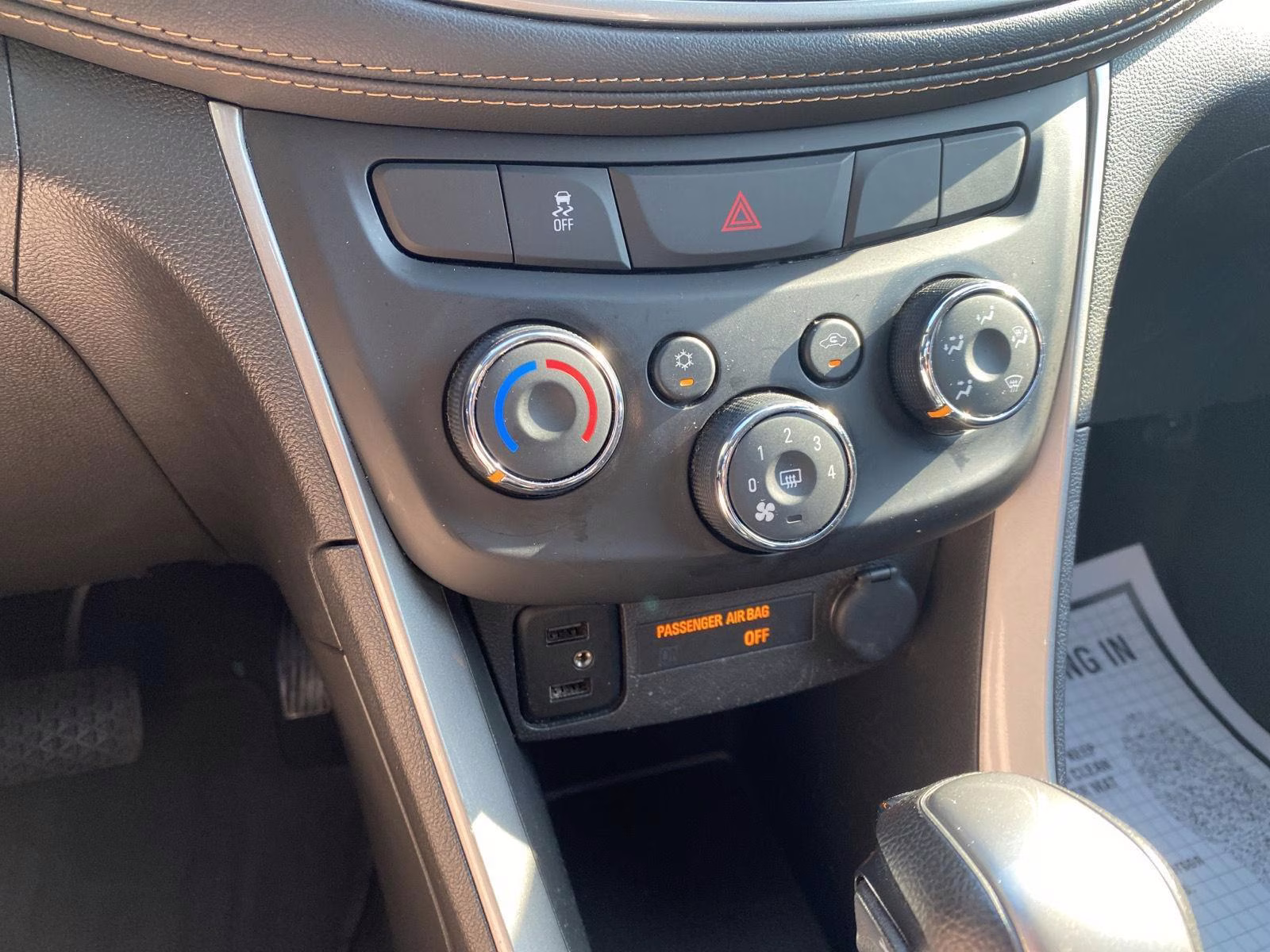 2022 Silver Ice Metallic Chevrolet Trax LT AWD SUV