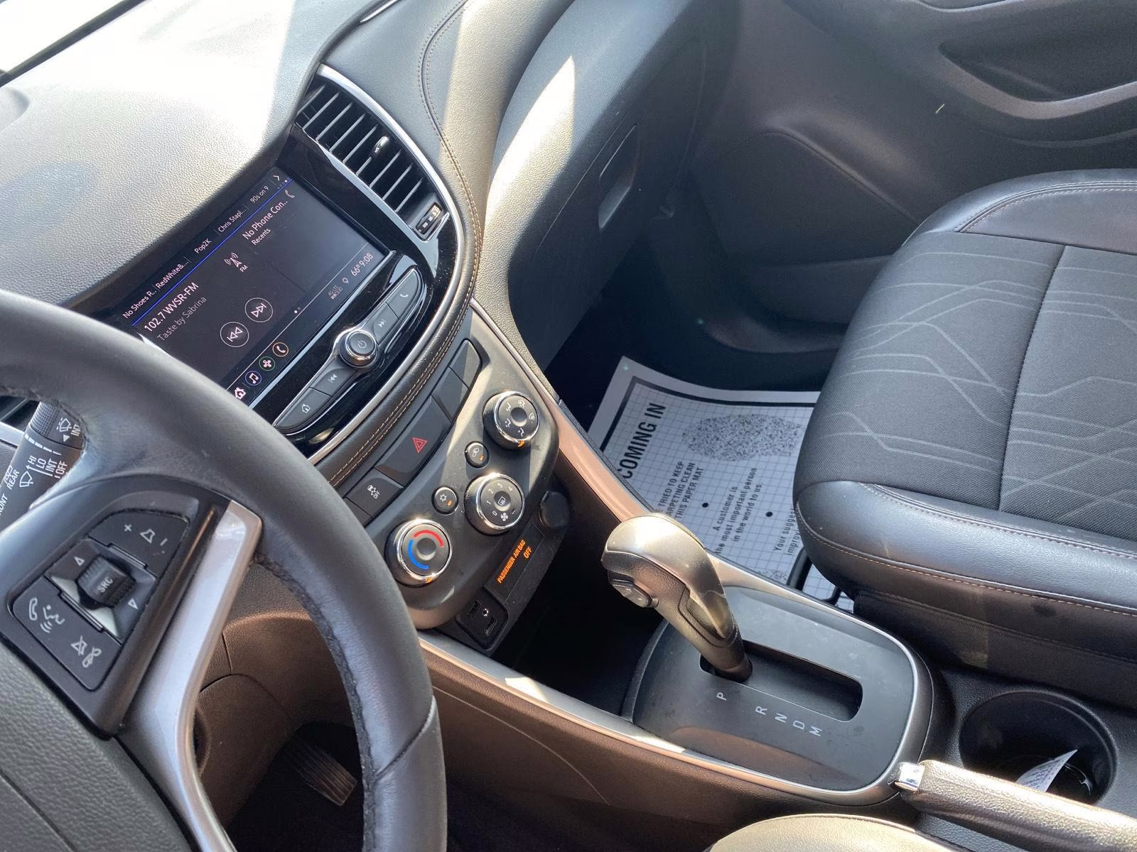 2022 Silver Ice Metallic Chevrolet Trax LT AWD SUV