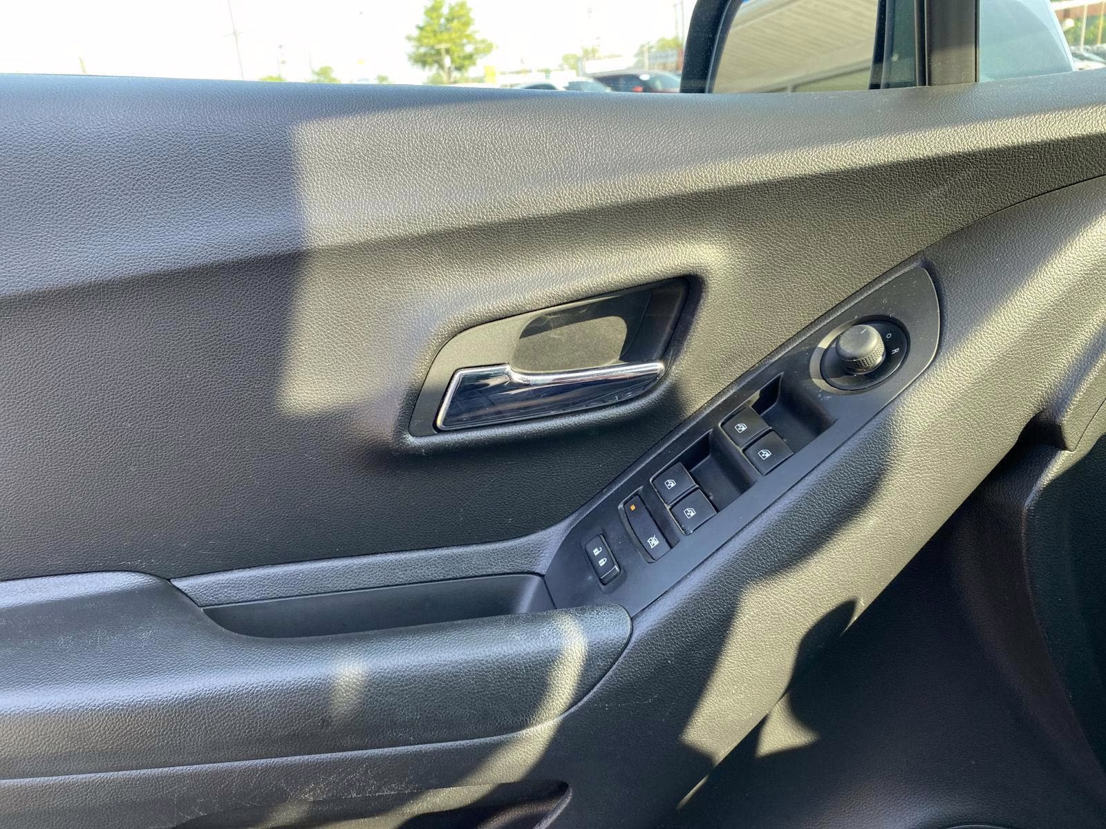 2022 Silver Ice Metallic Chevrolet Trax LT AWD SUV