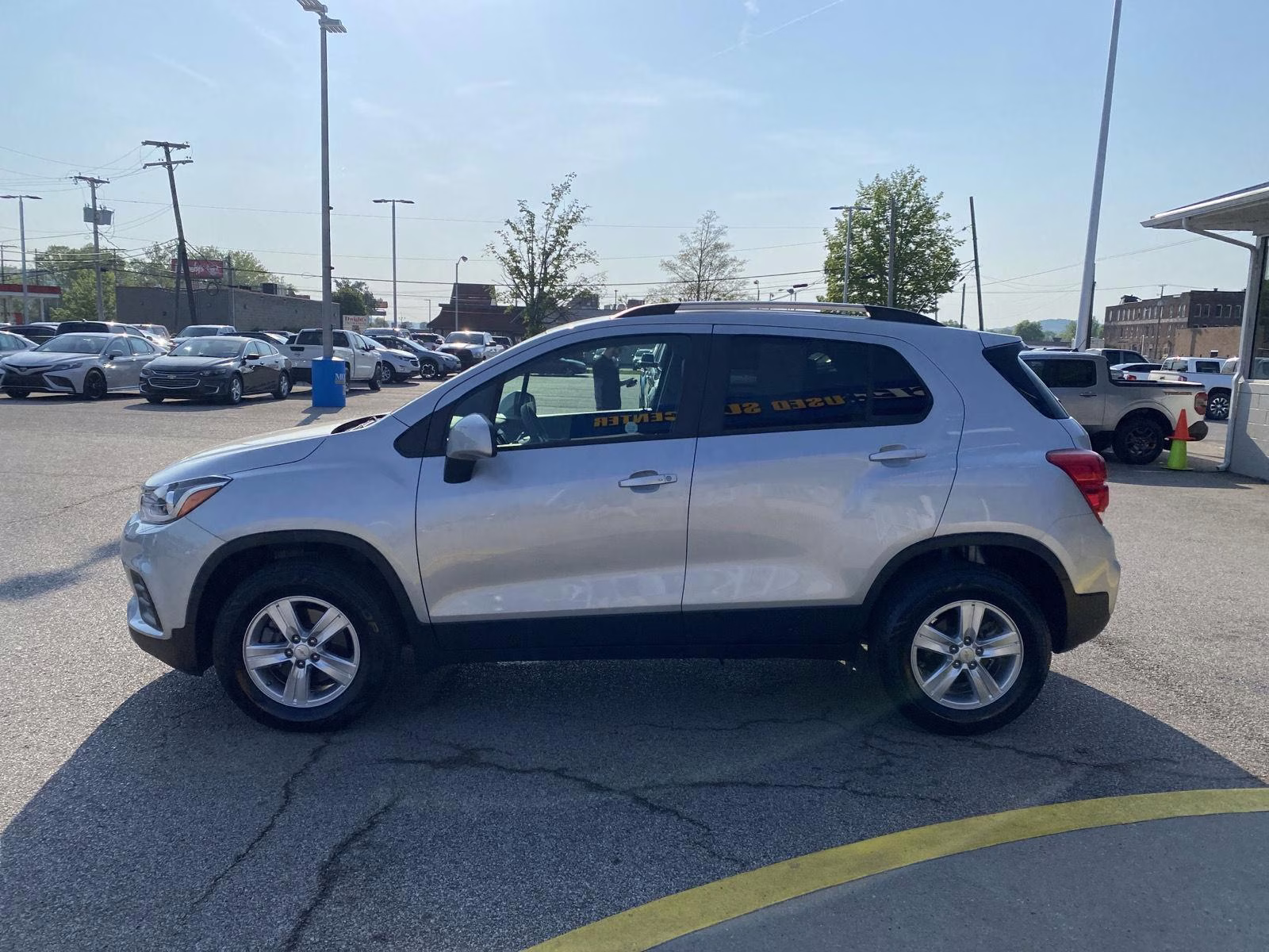 2022 Silver Ice Metallic Chevrolet Trax LT AWD SUV