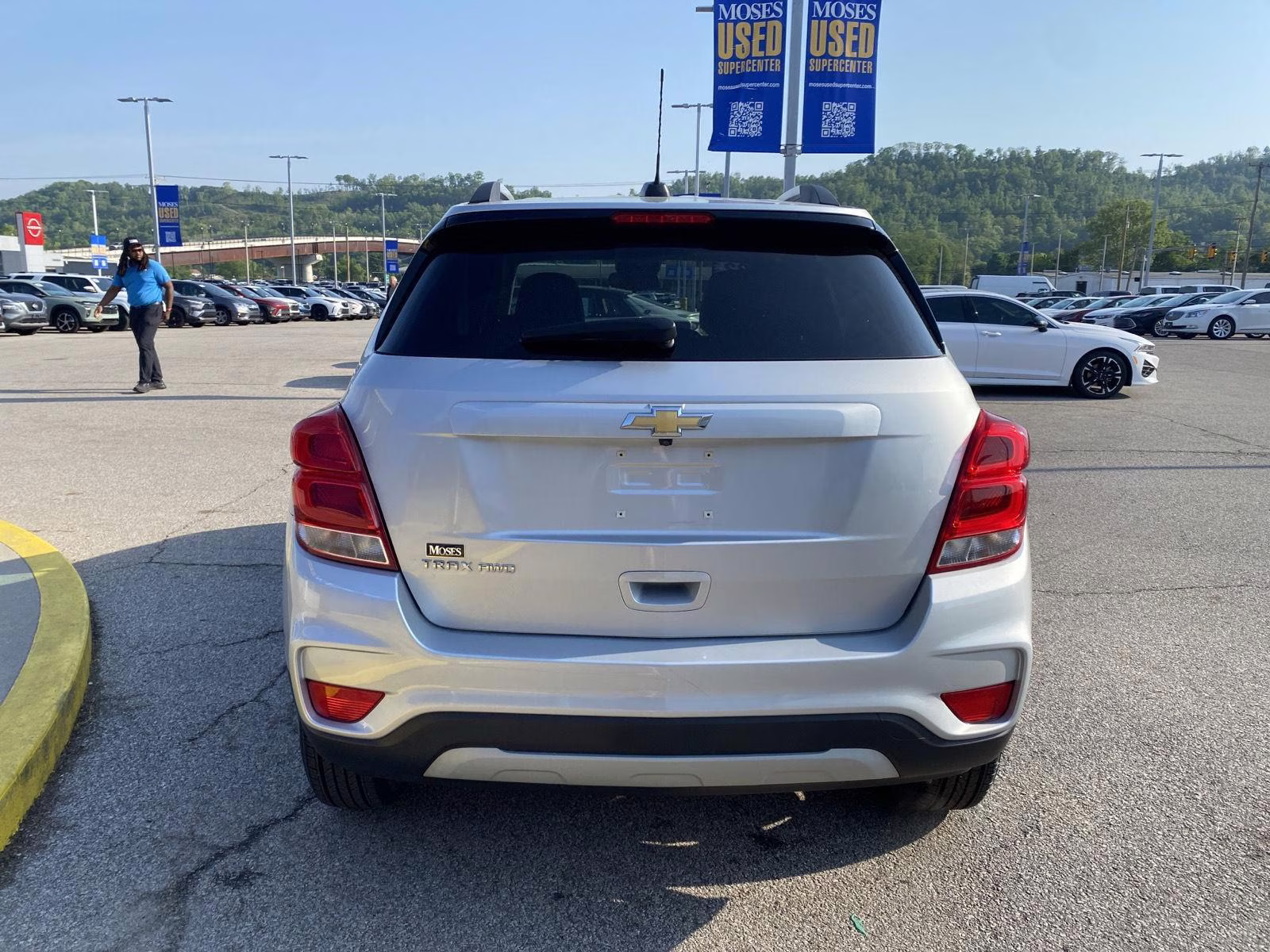 2022 Silver Ice Metallic Chevrolet Trax LT AWD SUV