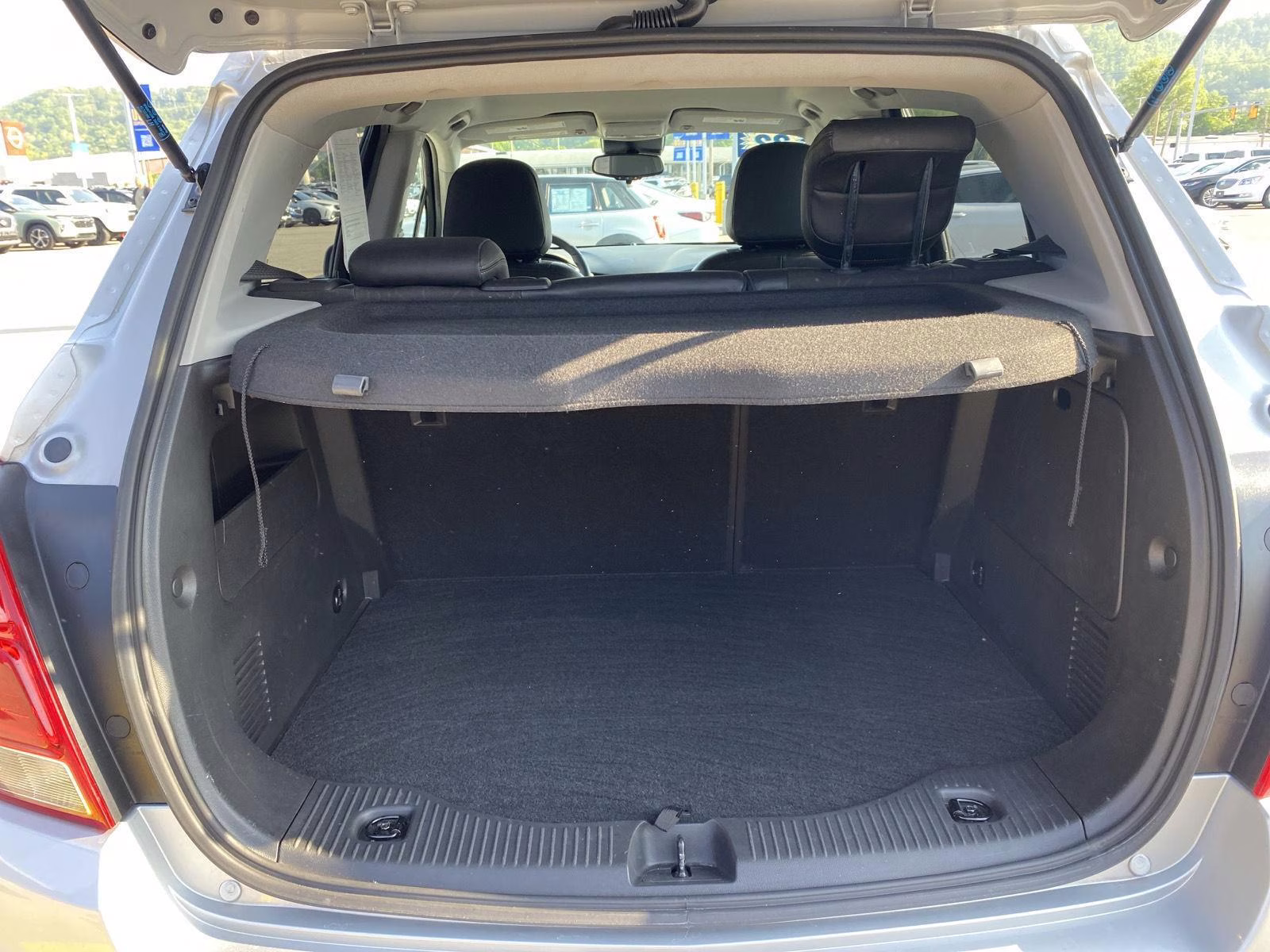 2022 Silver Ice Metallic Chevrolet Trax LT AWD SUV