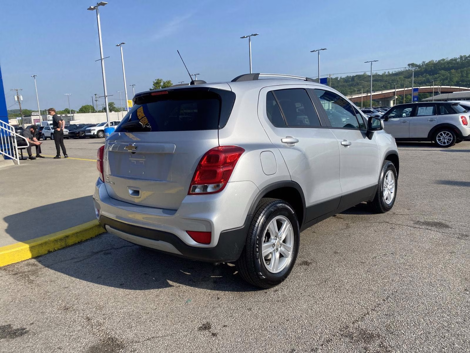 2022 Silver Ice Metallic Chevrolet Trax LT AWD SUV