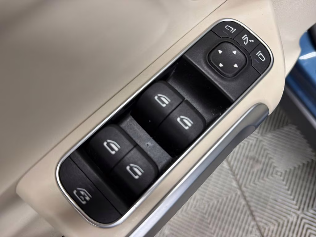 2023 Denim Blue Metallic Mercedes-Benz GLB GLB 250 FWD SUV