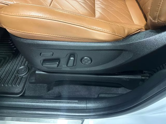 2024 Glacial White Pearl Kia Telluride SX-Prestige X-Line AWD SUV