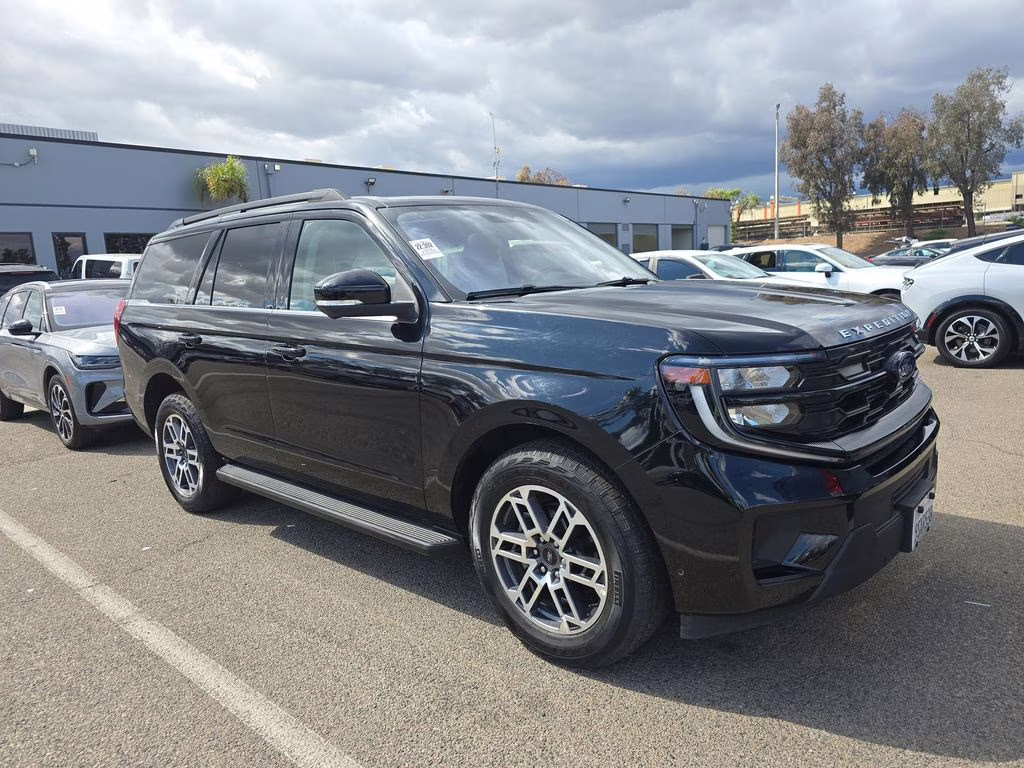 2025 Black Metallic Ford Expedition Active w/Bluecruise & Co-Pilot 360 4X4 SUV