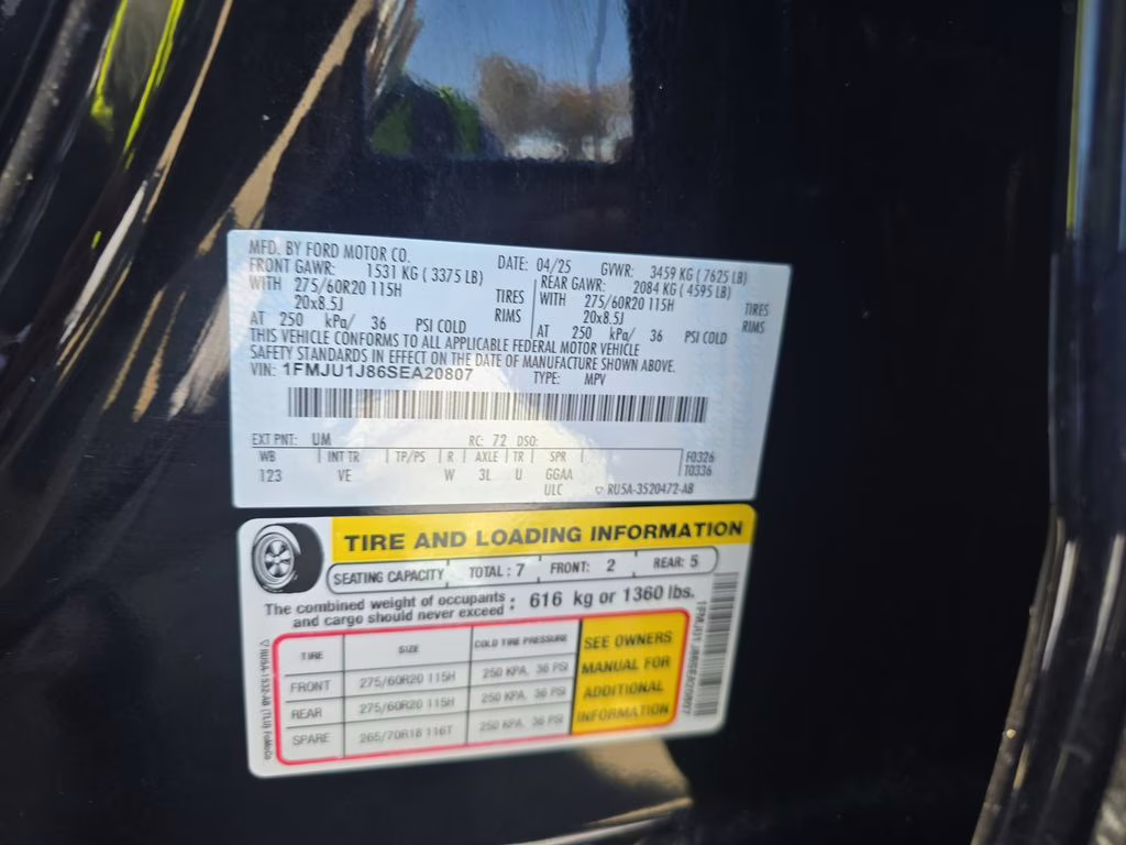 2025 Black Metallic Ford Expedition Active w/Bluecruise & Co-Pilot 360 4X4 SUV