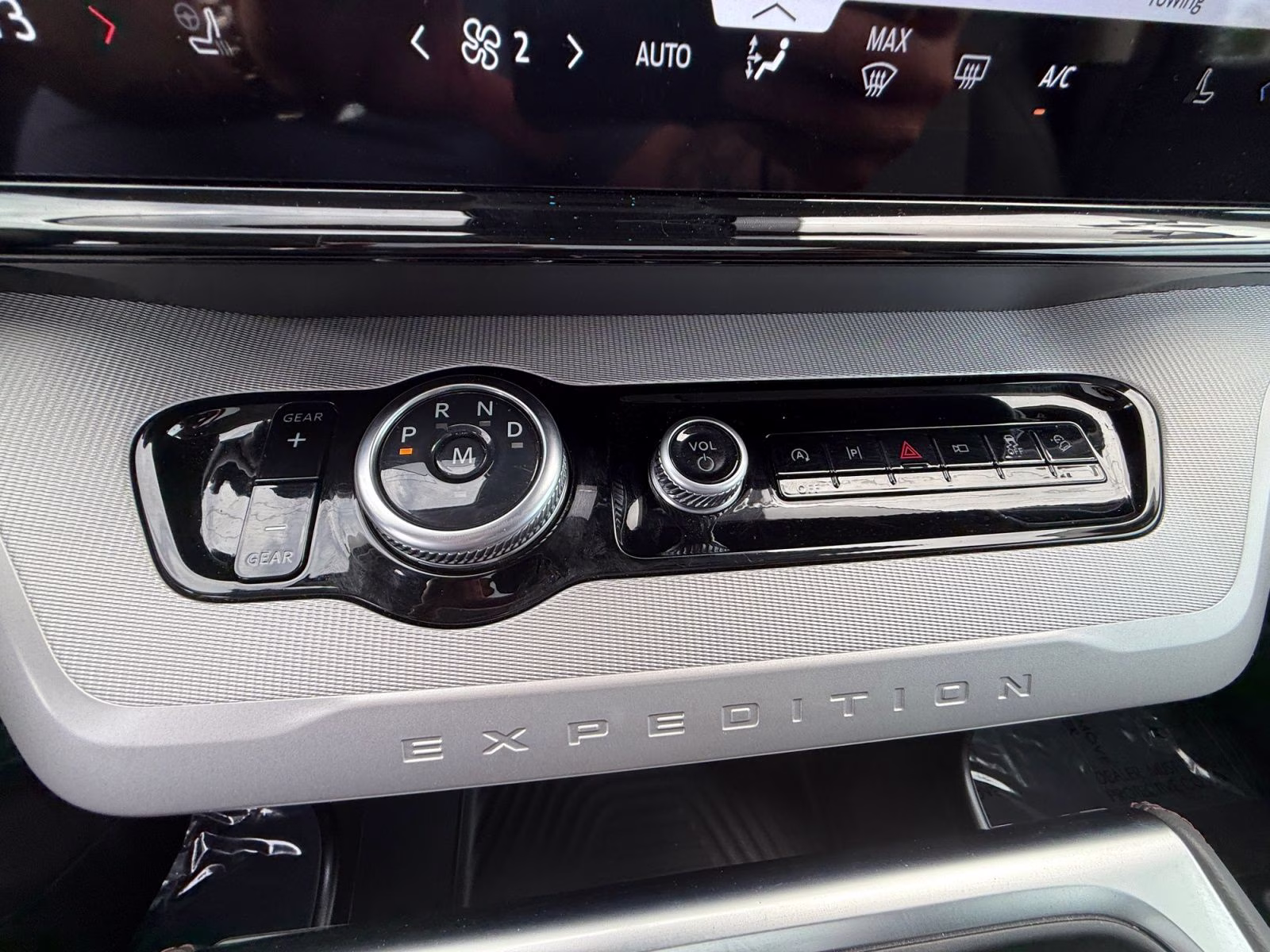 2025 Oxford White Ford Expedition Active 4X4 SUV