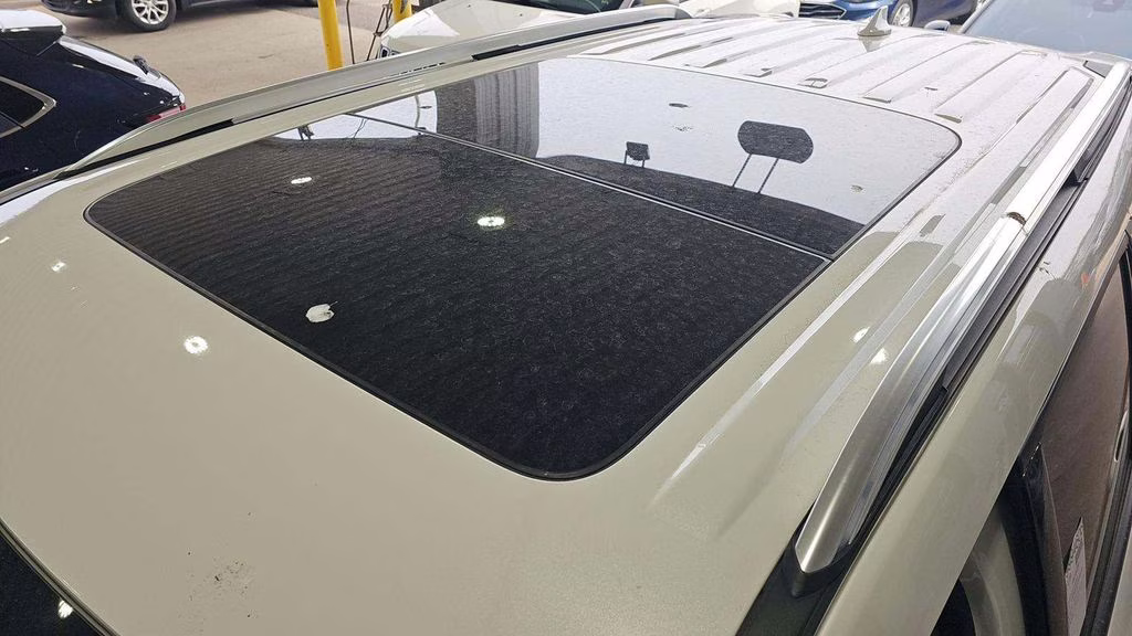 2023 White Metallic Ford Explorer Limited w/Towing / B&O Sound & Twin Panel Moonroof 4X4 SUV