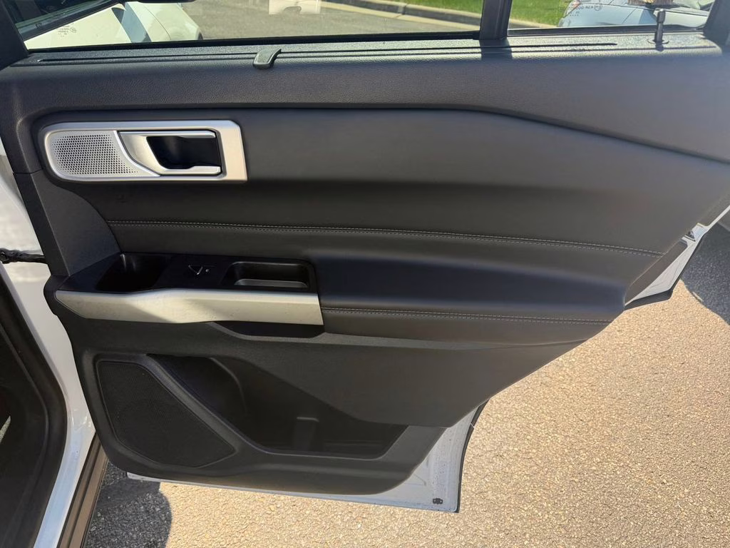 2023 White Metallic Ford Explorer Limited w/Towing / B&O Sound & Twin Panel Moonroof 4X4 SUV