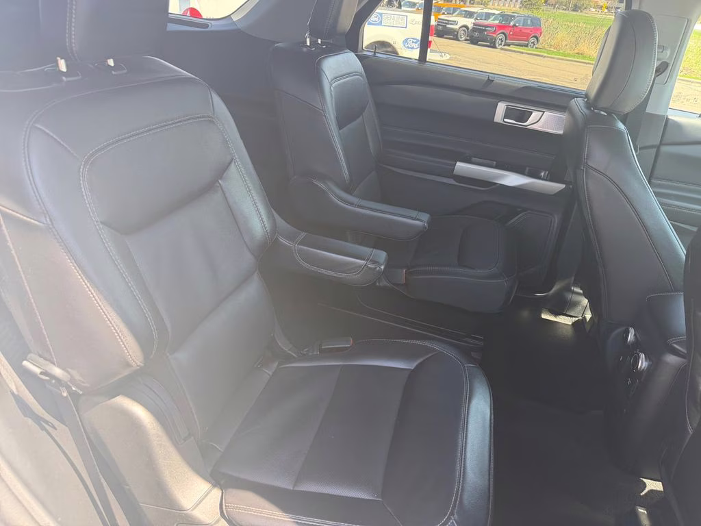2023 White Metallic Ford Explorer Limited w/Towing / B&O Sound & Twin Panel Moonroof 4X4 SUV