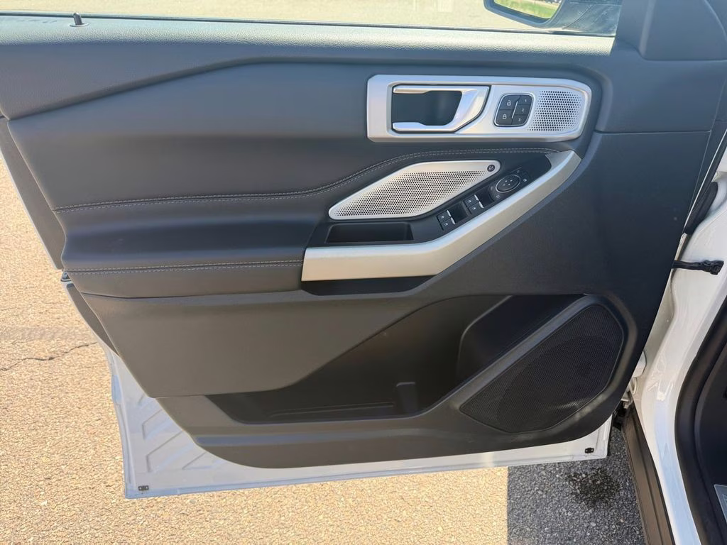2023 White Metallic Ford Explorer Limited w/Towing / B&O Sound & Twin Panel Moonroof 4X4 SUV