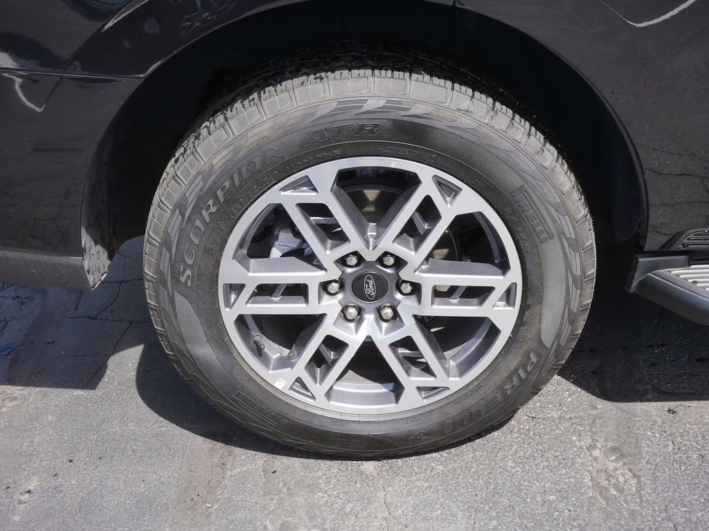 2025 Black Ford Expedition Active 4X4 SUV