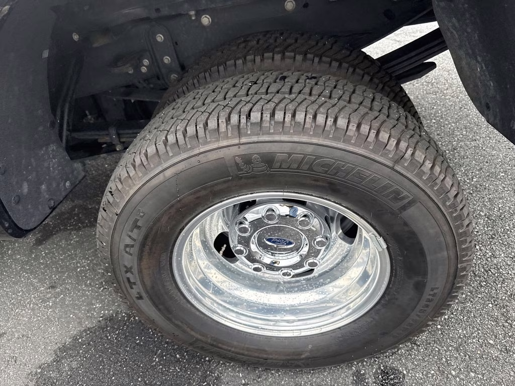 2024 Agate Black Metallic Ford Super Duty F-350 DRW Lariat 4X4 Truck