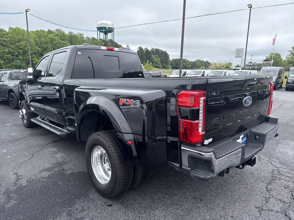 2024 Agate Black Metallic Ford Super Duty F-350 DRW Lariat 4X4 Truck