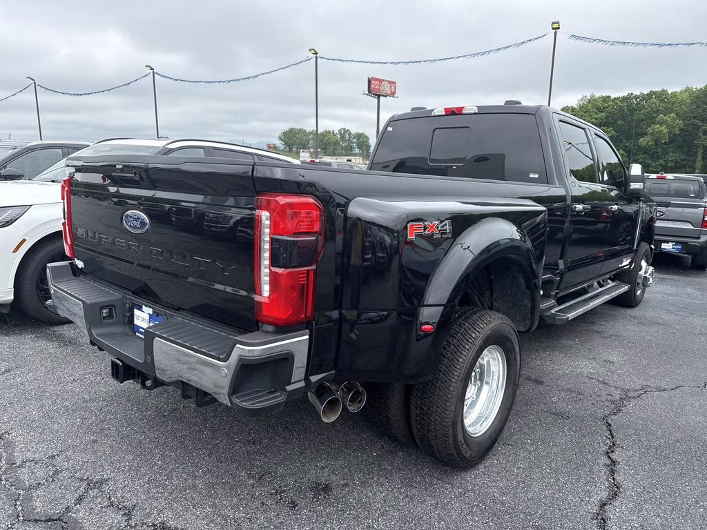 2024 Agate Black Metallic Ford Super Duty F-350 DRW Lariat 4X4 Truck