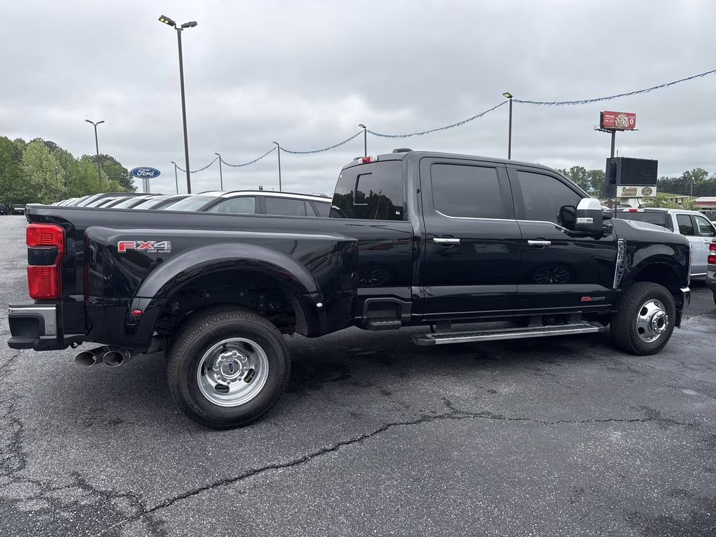 2024 Agate Black Metallic Ford Super Duty F-350 DRW Lariat 4X4 Truck