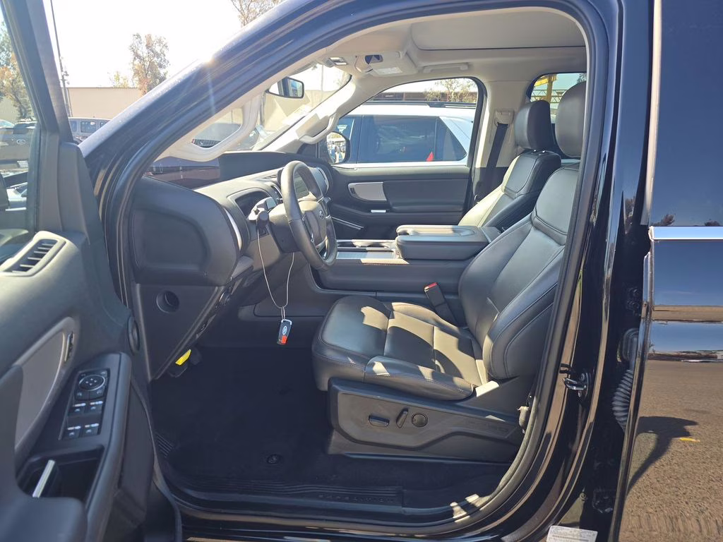 2025 Black Metallic Ford Expedition Active w/Bluecruise & Co-Pilot 360 4X4 SUV