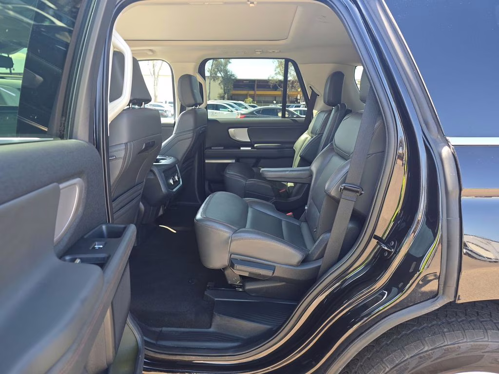 2025 Black Metallic Ford Expedition Active w/Bluecruise & Co-Pilot 360 4X4 SUV