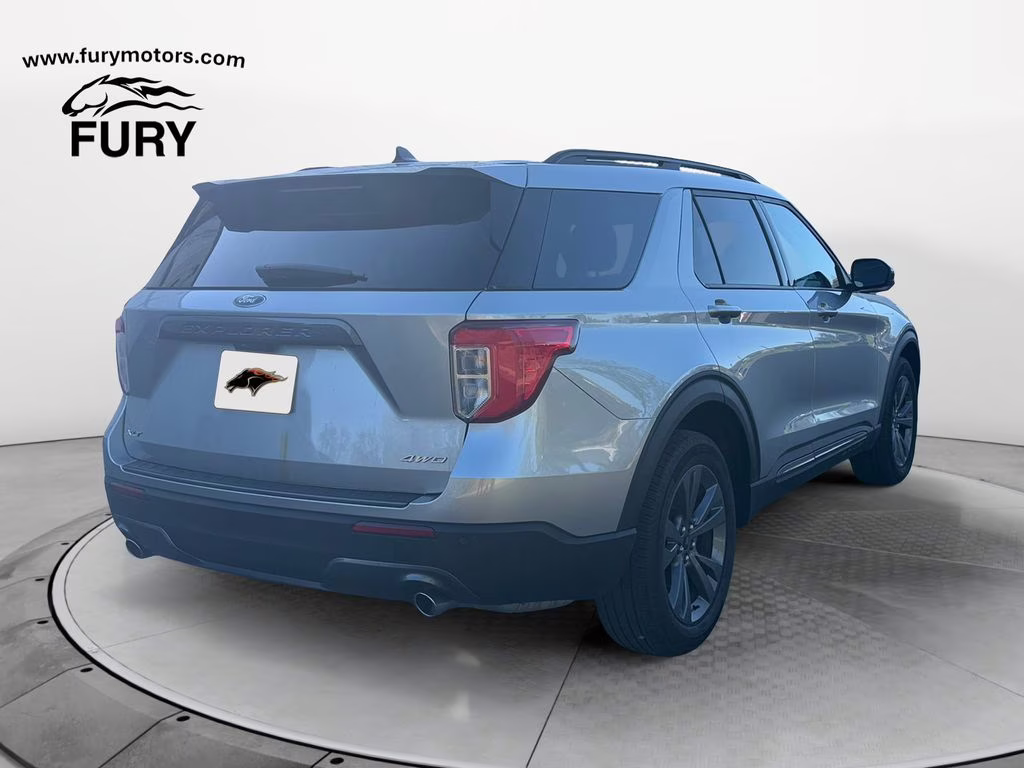 2023 Iconic Silver Metallic Ford Explorer XLT 4X4 SUV