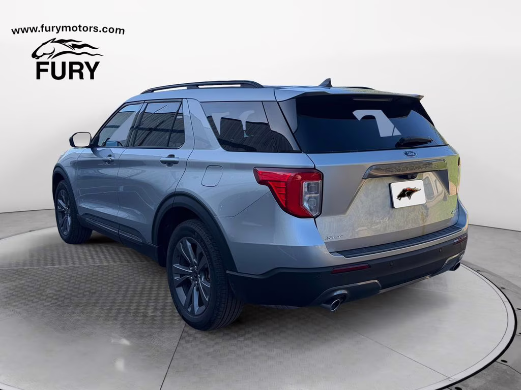 2023 Iconic Silver Metallic Ford Explorer XLT 4X4 SUV
