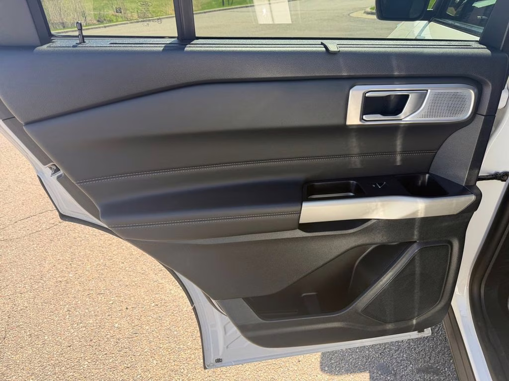 2023 White Metallic Ford Explorer Limited w/Towing / B&O Sound & Twin Panel Moonroof 4X4 SUV