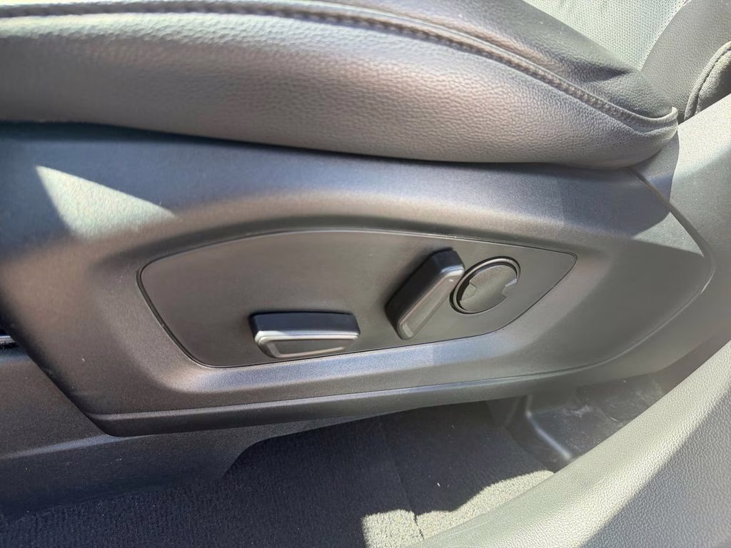 2023 White Metallic Ford Explorer Limited w/Towing / B&O Sound & Twin Panel Moonroof 4X4 SUV