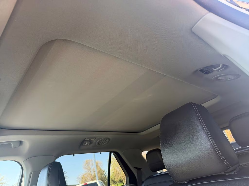 2023 White Metallic Ford Explorer Limited w/Towing / B&O Sound & Twin Panel Moonroof 4X4 SUV
