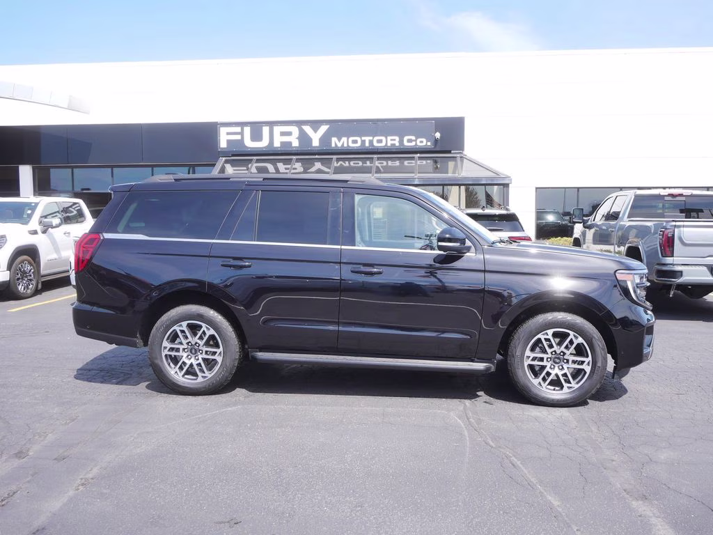 2025 Black Ford Expedition Active 4X4 SUV