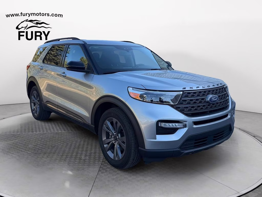 2023 Iconic Silver Metallic Ford Explorer XLT 4X4 SUV