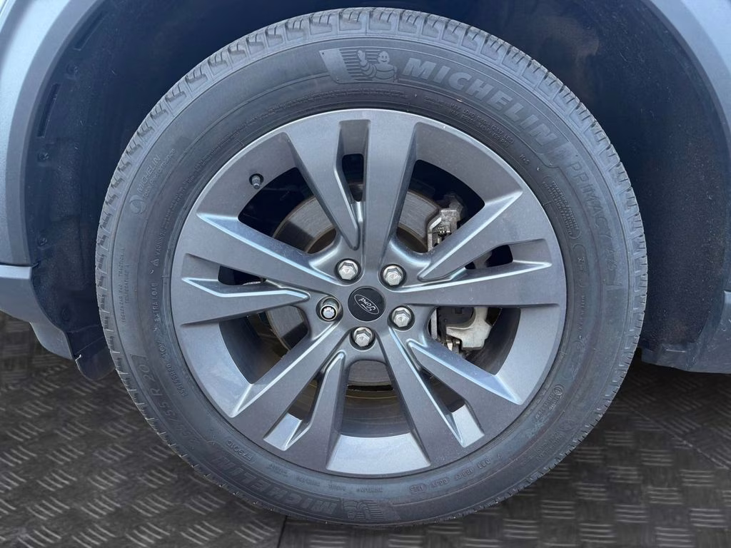 2023 Iconic Silver Metallic Ford Explorer XLT 4X4 SUV