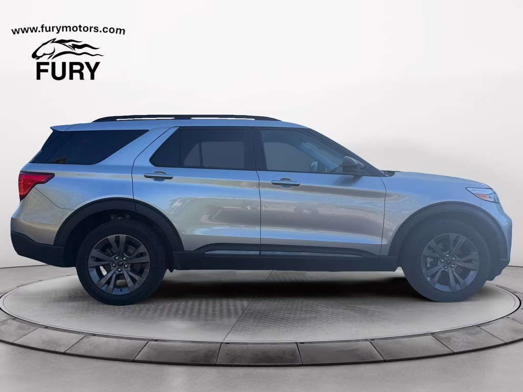 2023 Iconic Silver Metallic Ford Explorer XLT 4X4 SUV