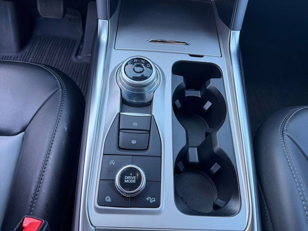 2023 Iconic Silver Metallic Ford Explorer XLT 4X4 SUV