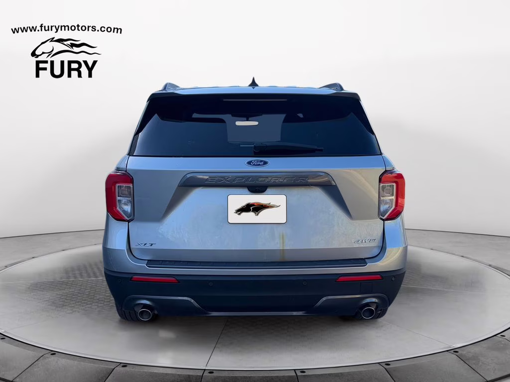 2023 Iconic Silver Metallic Ford Explorer XLT 4X4 SUV