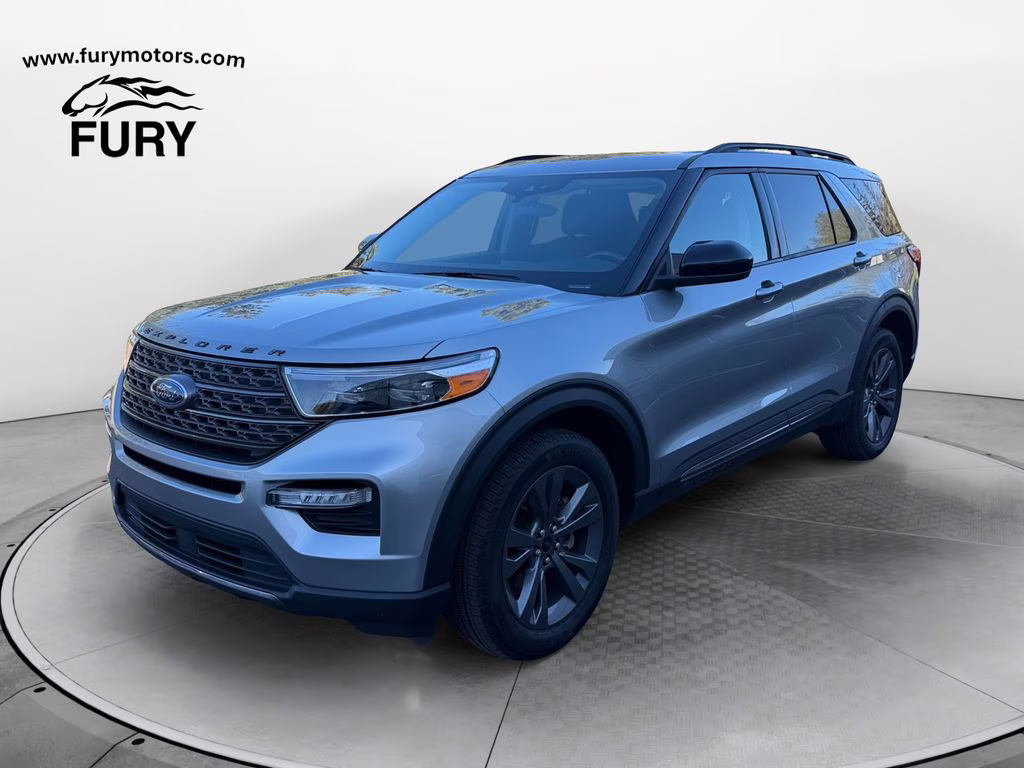 2023 Iconic Silver Metallic Ford Explorer XLT 4X4 SUV