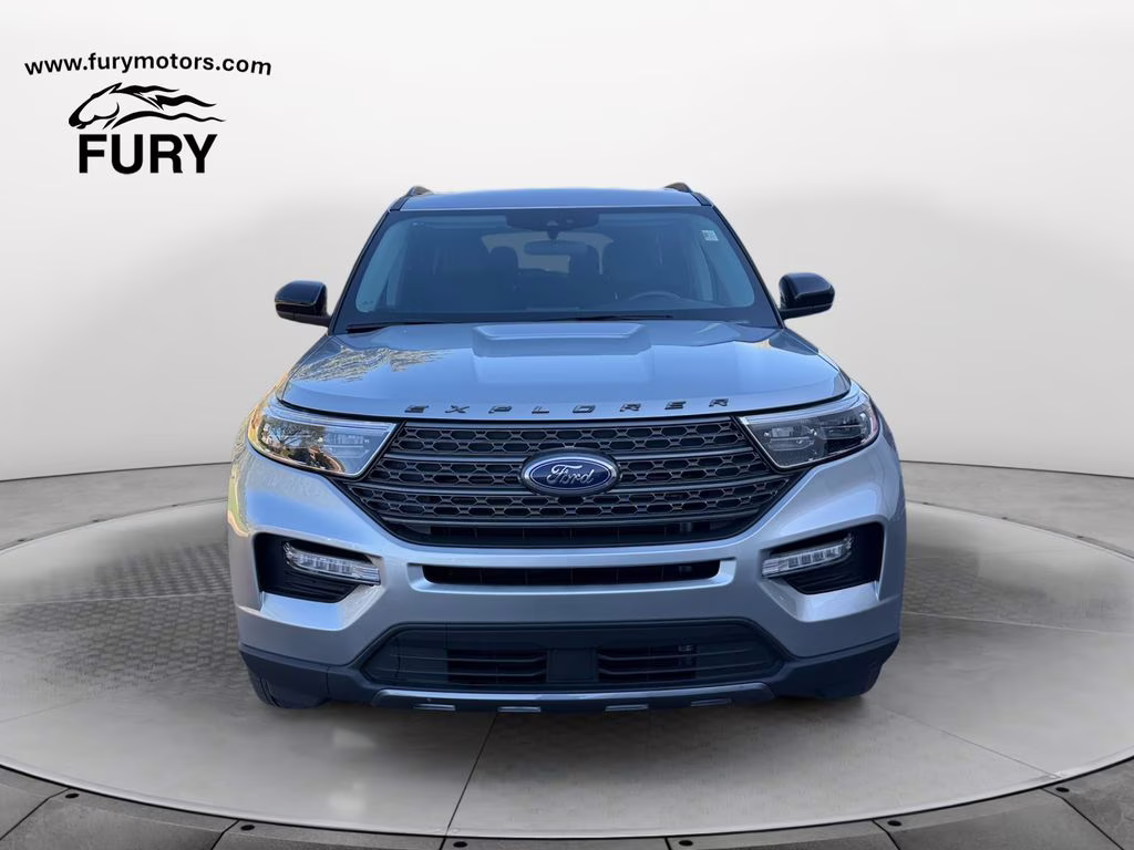 2023 Iconic Silver Metallic Ford Explorer XLT 4X4 SUV