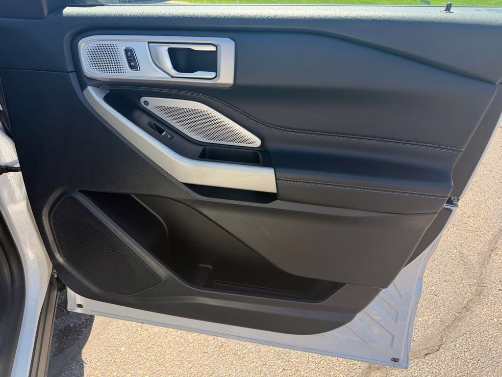2023 White Metallic Ford Explorer Limited w/Towing / B&O Sound & Twin Panel Moonroof 4X4 SUV