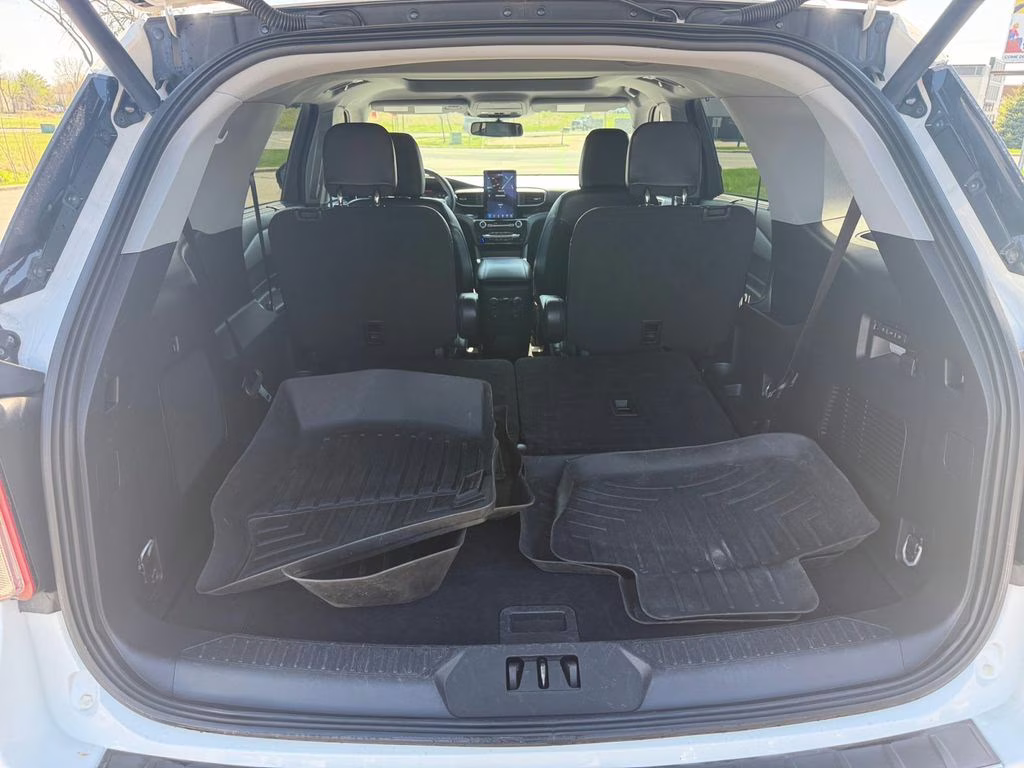 2023 White Metallic Ford Explorer Limited w/Towing / B&O Sound & Twin Panel Moonroof 4X4 SUV