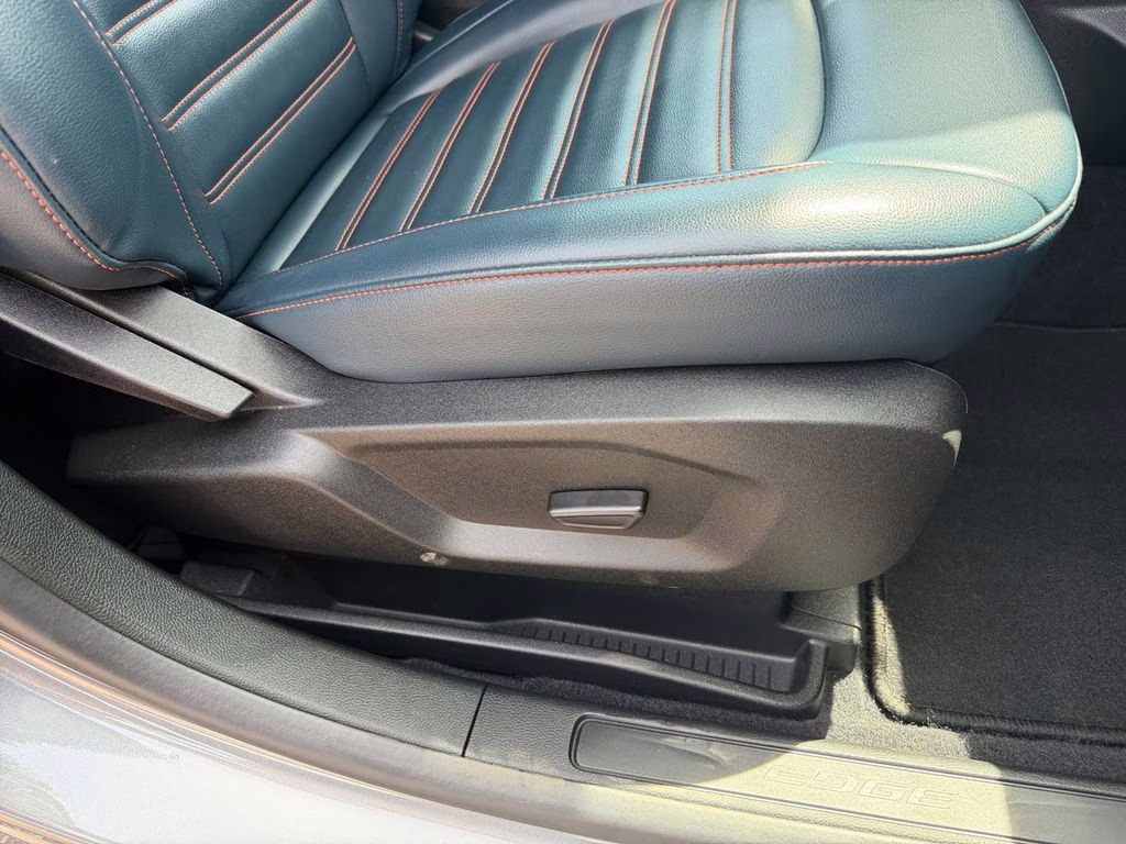 2023 Carbonized Gray Metallic Ford Edge SEL AWD SUV